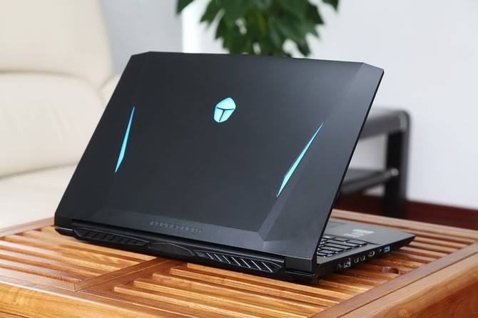 雷神笔记本电脑图片_雷神笔记本电脑图片